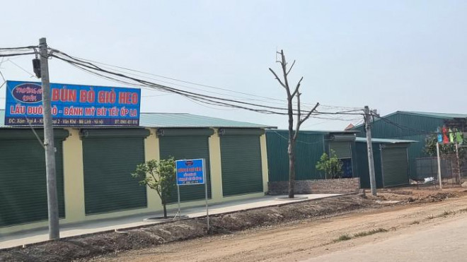 Hàng nghìn m2 đất thuộc dự án của Công ty TNHH Ánh Sáng ở thôn Ngoại Khê 2 bị phân lô, xây dựng trái phép, xâm phạm hành lang đê tại xã Văn Khê