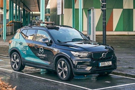 Volvo công bố và thử nghiệm công nghệ sạc không dây cho xe điện