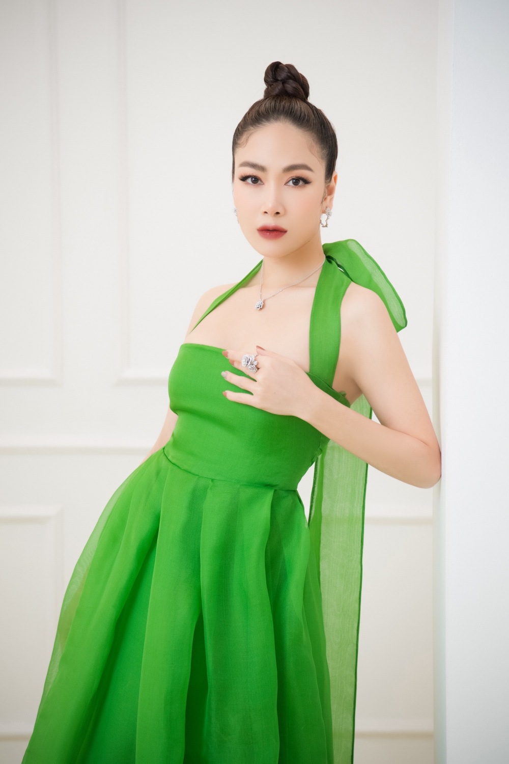 Hoa hậu Tuyết Nga “dát” cây hàng hiệu trị giá hàng tỷ đồng lên người - 1