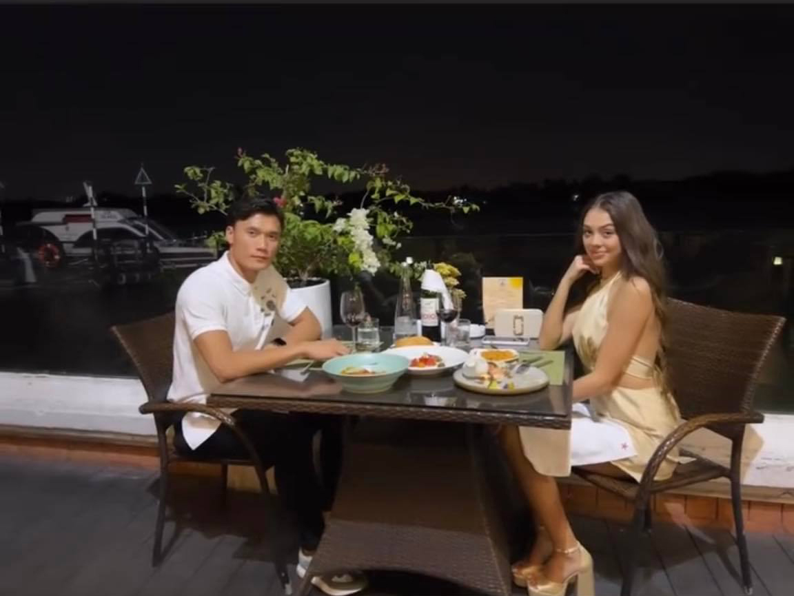 Bùi Tiến Dũng tặng vợ hot girl bánh kem tận 9 số 0 gây choáng, hai cầu thủ cùng tên thì sao? - 3