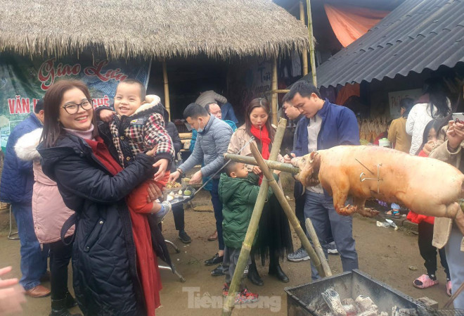 Bạn trẻ thích thú du lịch nơi ‘cổng trời Mường Lống’ - 6