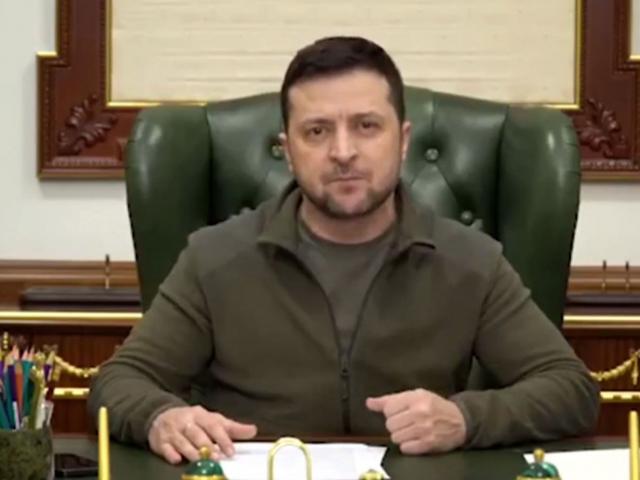 Ông Zelensky lần đầu xuất hiện ở văn phòng tổng thống sau 12 ngày giao tranh