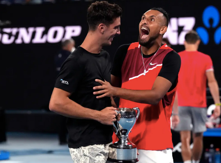 Là đôi bạn thân từ nhỏ, cùng lớn lên và trở thành ngôi sao tennis, nhưng phải tới Australian Open 2022, cặp&nbsp;Kyrgios và Kokkinakis mới có khoảng thời gian bùng nổ bên nhau. Phong cách thi đấu bùng nổ, cách ăn mừng điên rồ, cặp VĐV&nbsp;người Úc đã giành chức vô địch đôi nam Australian Open 2022 theo cách không thể ấn tượng hơn.&nbsp;