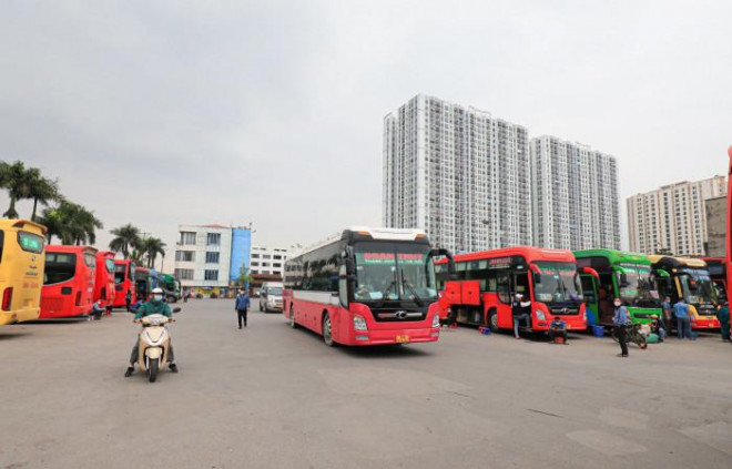 Ông Trịnh Hoài Lam - Phó Giám đốc BX. Nước Ngầm cho hay, những ngày gần đây, doanh nghiệp hoạt động cầm chừng, chỉ 10 - 15%. Giờ giá xăng dầu tăng cao càng ảnh hưởng đến hoạt động của các doanh nghiệp vận tải.