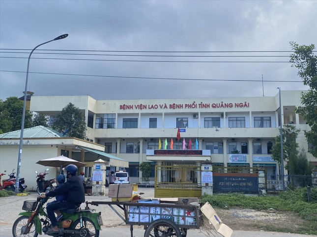 Bệnh viện Lao và Bệnh phổi tỉnh Quảng Ngãi, nơi điều trị bệnh nhân COVID-19 nặng và nguy kịch