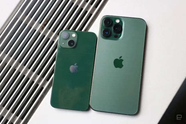 Không chỉ ra mắt iPad Air và iPhone SE mới nhất, sự kiện “Peek Performance” gần đây của Apple cũng chứng kiến sự xuất hiện của các phiên bản màu Xanh lục mới dành cho dòng iPhone 13.
