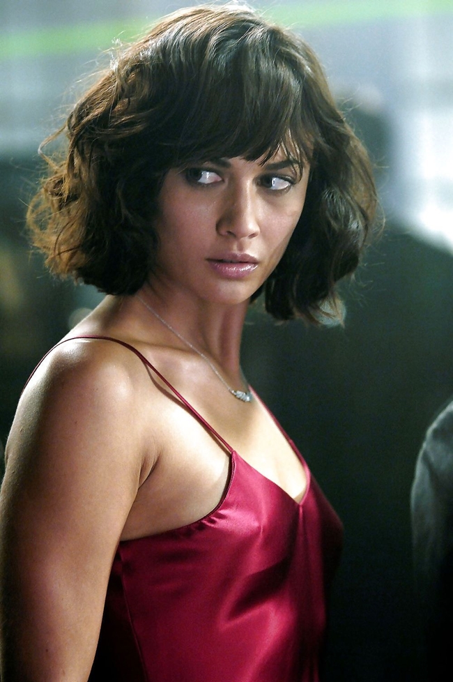 Olga Kurylenko được khán giả Việt Nam biết đến qua vai diễn nàng Bond girl gợi cảm trong Quantum of Solace (2008).&nbsp;
