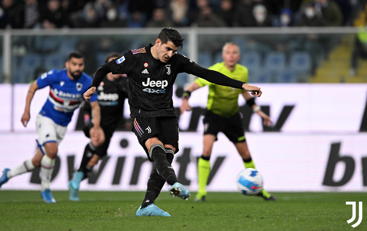 Alvaro Morata sút phạt đền chính xác vào lưới Sampdoria