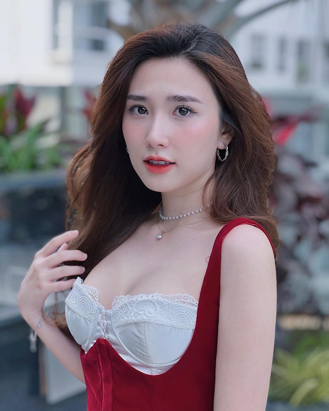 Cô nàng đẹp và nổi tiếng chẳng kém hot girl nào dù không theo đuổi con đường nghệ thuật.&nbsp;
