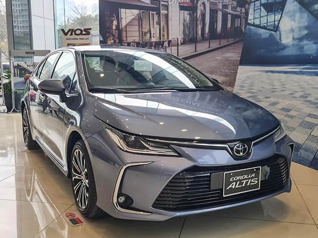 Ảnh thực tế Toyota Corolla Altis bản V thế hệ mới tại đại lý, có giá bán hơn 760 triệu đồng
