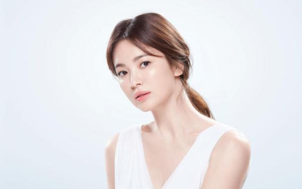 Song Hye Kyo có bí quyết chăm sóc da rất đáng để chị em học tập.