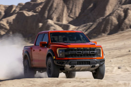 "Đầy bình" xăng Ford F-150 Raptor 2022 hết bao nhiêu tiền?