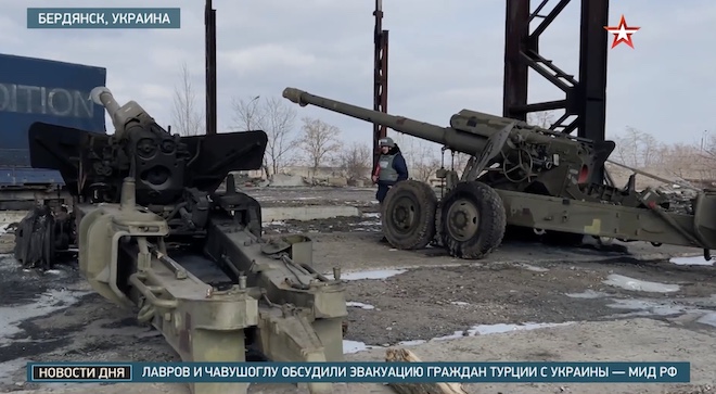 Một loạt các lựu pháo Msta-B của quân đội Ukraine bị&nbsp;phá hủy.