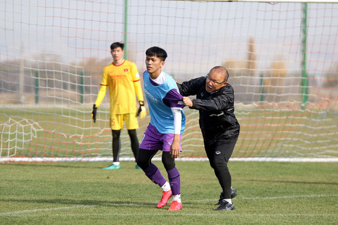 HLV Park Hang-seo mong muốn các học trò giữ được động lực dù nhiều cầu thủ vắng mặt vì chấn thương và nhiễm COVID-19. Ảnh: VFF