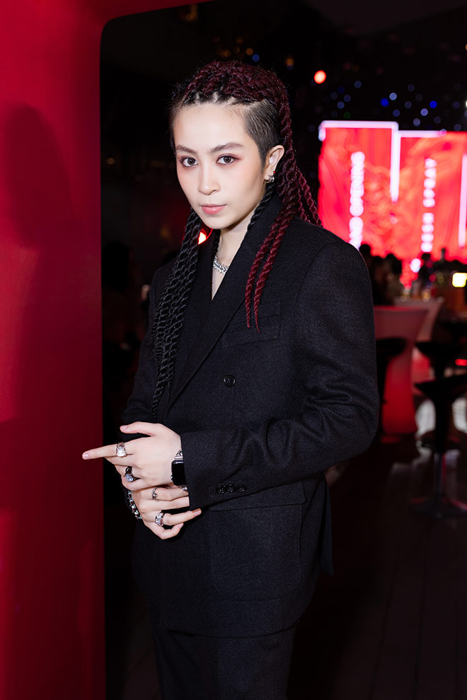 Không phải Hoàng Thùy Linh, đây mới là mỹ nhân được Gil Lê công khai tình cảm - 1