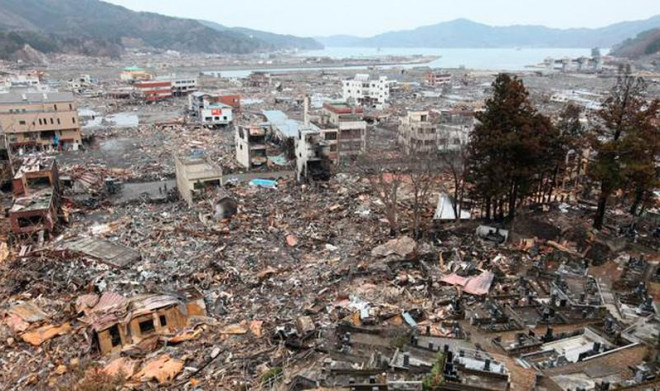 Nước Nhật tan hoang sau thảm họa động đất sóng thần ngày 11-3-2011. Ảnh: REDDIT