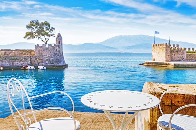 Pháo đài Vịnh Nafpaktos: Lâu đài Venice của Nafpaktos đặc biệt nổi tiếng với du khách vì khung cảnh tuyệt diệu và được thưởng ngoạn quang cảnh tuyệt đẹp của toàn bộ khu vực với chi phí cực kỳ dễ chịu.&nbsp;
