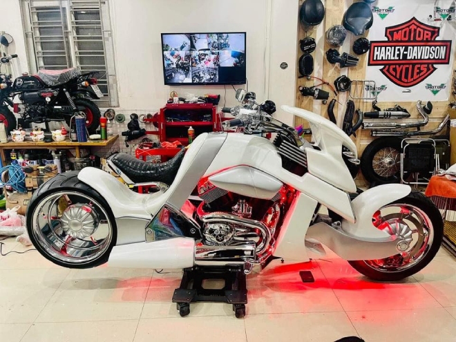 Choáng ngợp trước siêu mô tô hàng khủng của ca sĩ Tuấn Hưng - 6