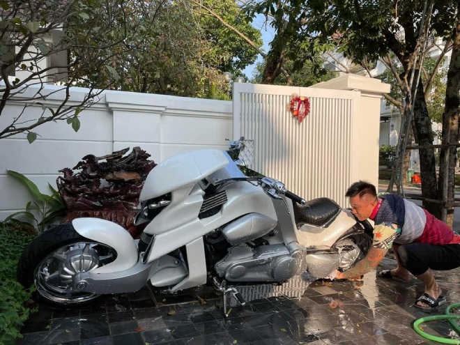 Choáng ngợp trước siêu mô tô hàng khủng của ca sĩ Tuấn Hưng - 2