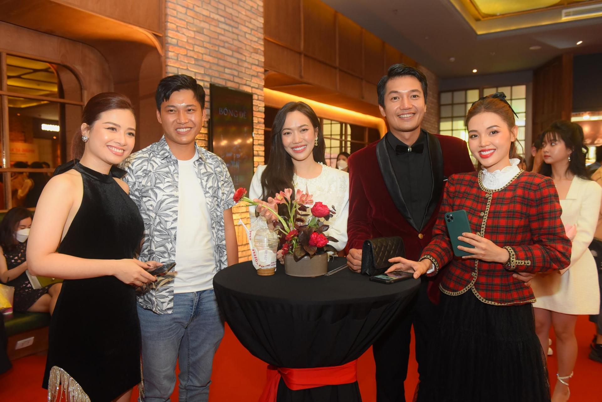 Vợ chồng diễn viên Quang Tuấn - Linh Phi cùng bộ ba của Sao nhập ngũ