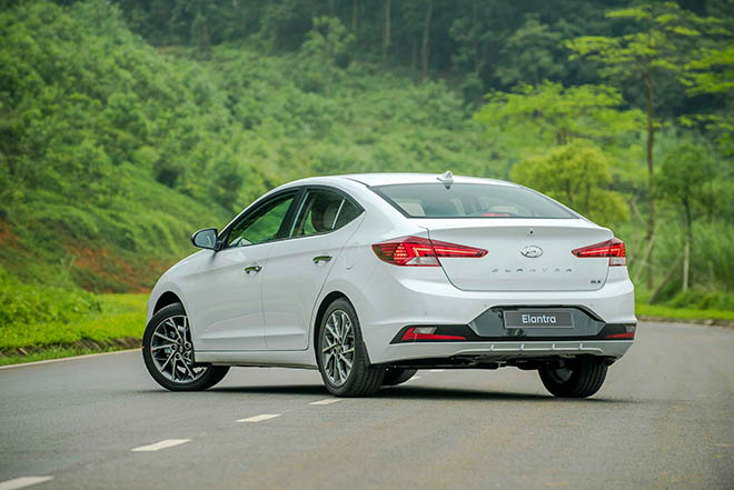 Giá xe Hyundai Elantra lăn bánh tháng 3/2022, giảm 50% lệ phí trước bạ - 4