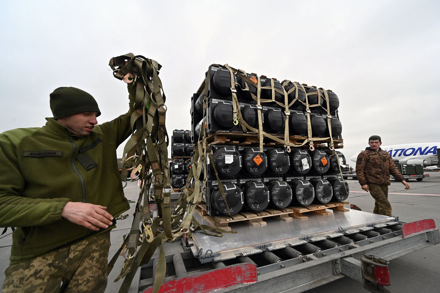Mỹ chuyển cho Ukraine các tên lửa chống tăng Javelin hiện đại,