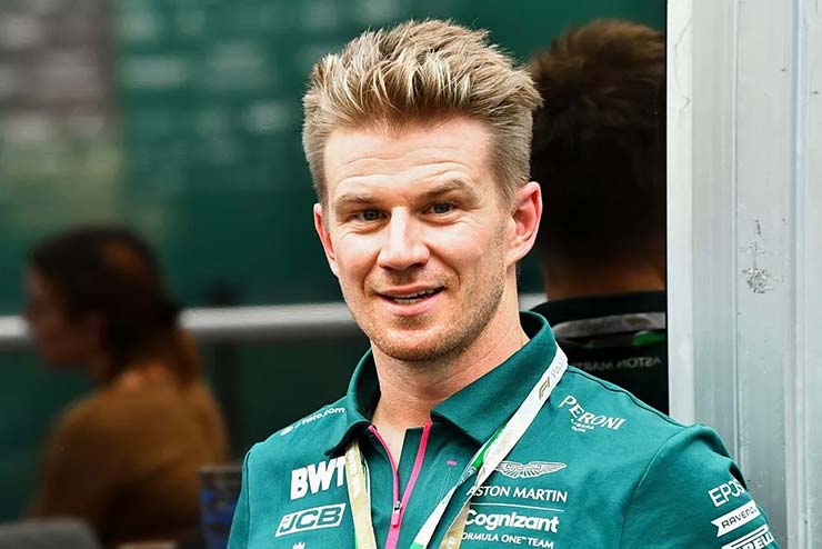 Nico Hulkenberg thay thế Vettel phút chót.