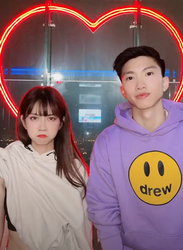 Lê Bống quay clip cùng Văn Hậu