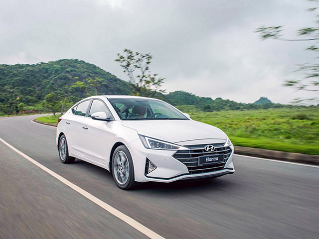 Giá xe Hyundai Elantra lăn bánh tháng 3/2022, giảm 50% lệ phí trước bạ