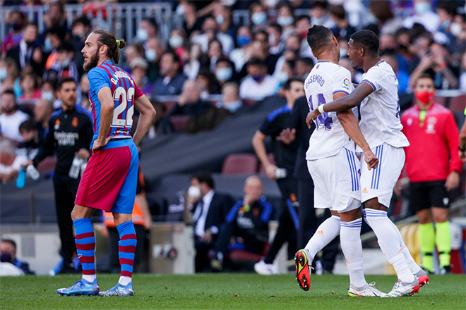 Những hình ảnh này sẽ còn xuất hiện nhiều ở các trận El Clasico sắp tới. Ảnh: Getty Images