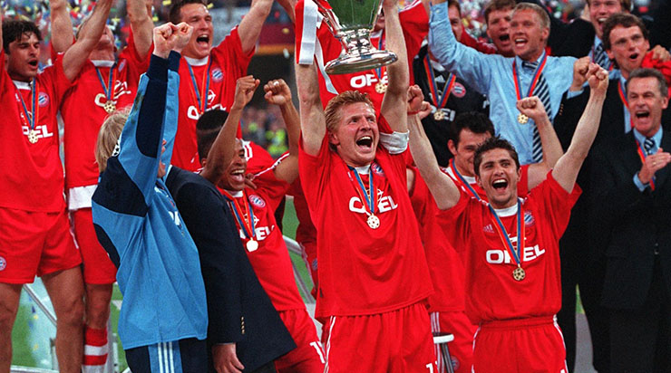 Bayern Munich đăng quang mùa 2000/01 một cách xứng đáng