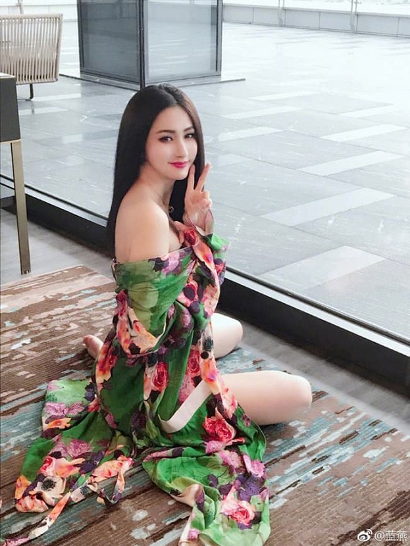 Người đẹp tránh xa giới giải trí vì những ám ảnh tử cảnh nóng trước đây.