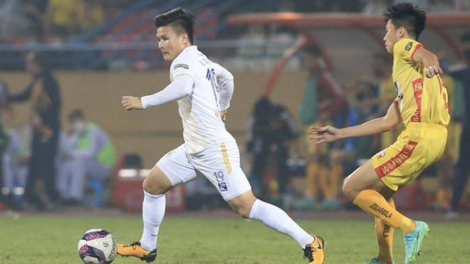 Quang Hải (áo trắng) sẽ chia tay Hà Nội FC để ra nước ngoài chơi bóng
