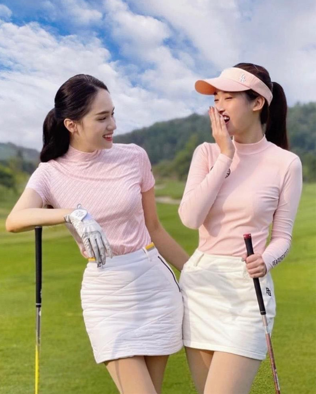 Một người từng kinh doanh trang phục golf chia sẻ: &#34;Trước mình cũng bán đồ golf, công nhận mỗi lần anh chị đi chơi toàn mua chục đến cả trăm triệu, đúng là sân chơi dành cho người có tiền&#34;.
