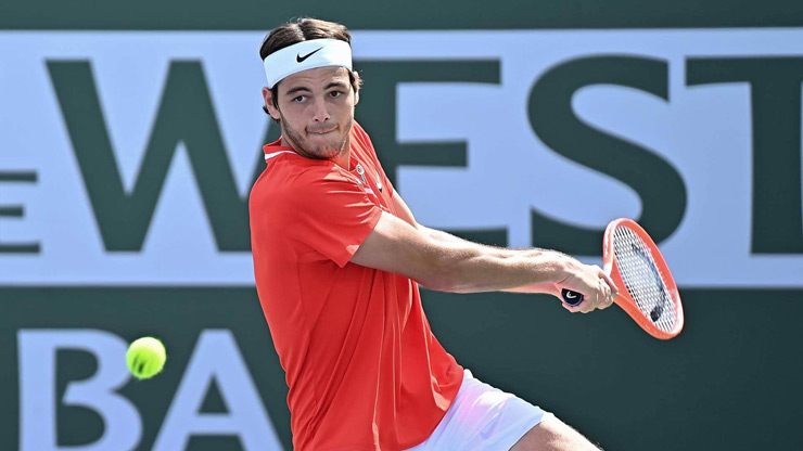 Taylor Fritz đang chơi ấn tượng khi sớm có 2 break trước Rafael Nadal