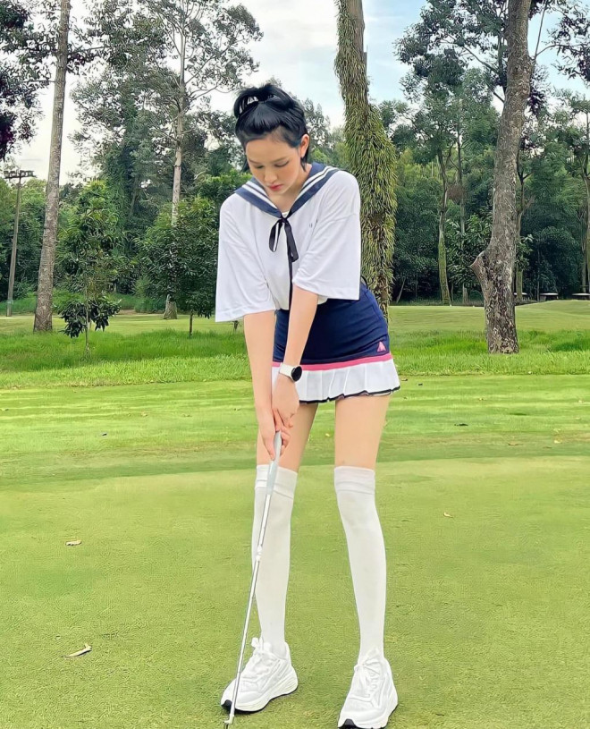 Thời trang đánh golf không trùng lặp của Hiền Hồ - 4