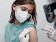 Sức khỏe đời sống - Trẻ dưới 12 tuổi từng là F0, có cần tiêm vaccine phòng COVID-19?