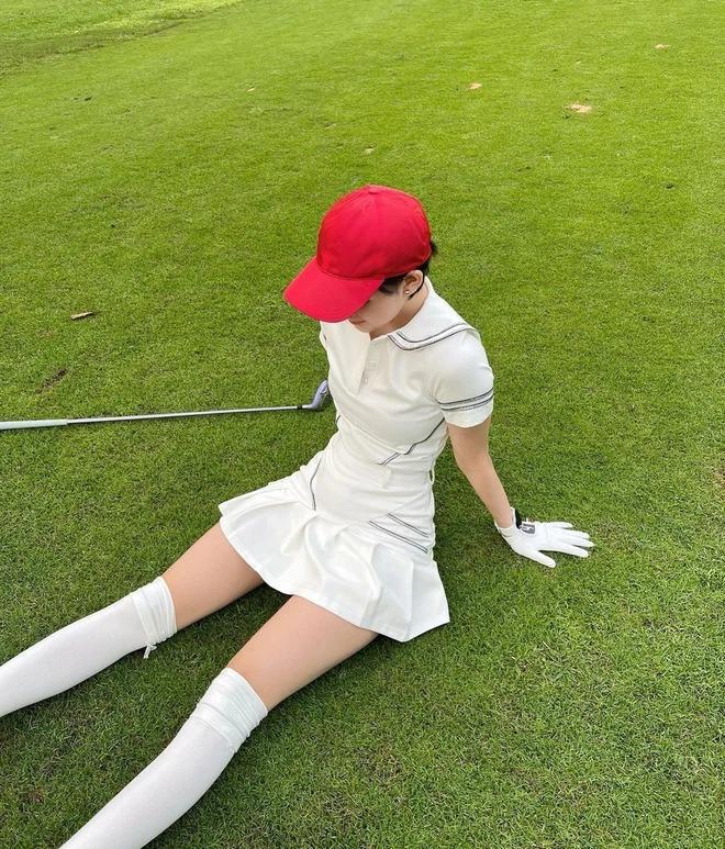 Thời trang đánh golf không trùng lặp của Hiền Hồ - 3