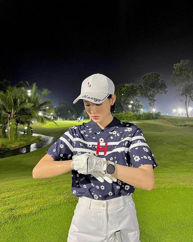 Thời trang đánh golf không trùng lặp của Hiền Hồ - 10