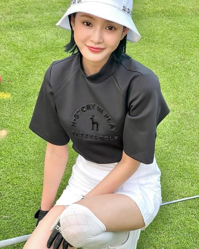 Thời trang đánh golf không trùng lặp của Hiền Hồ - 9