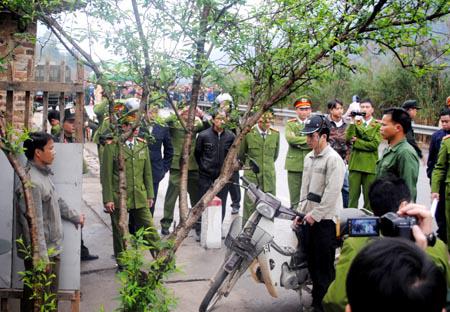 Cơ quan điều tra dựng lại hiện trường vụ án