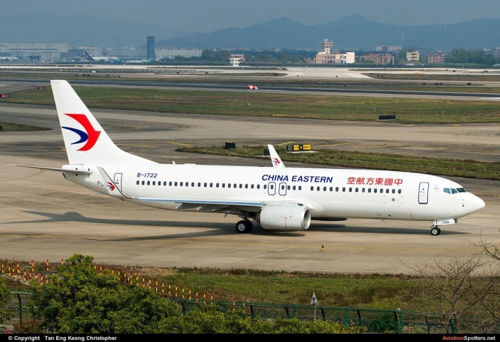 Máy bay Boeing 737-800 của hãng China Eastern Airlines.