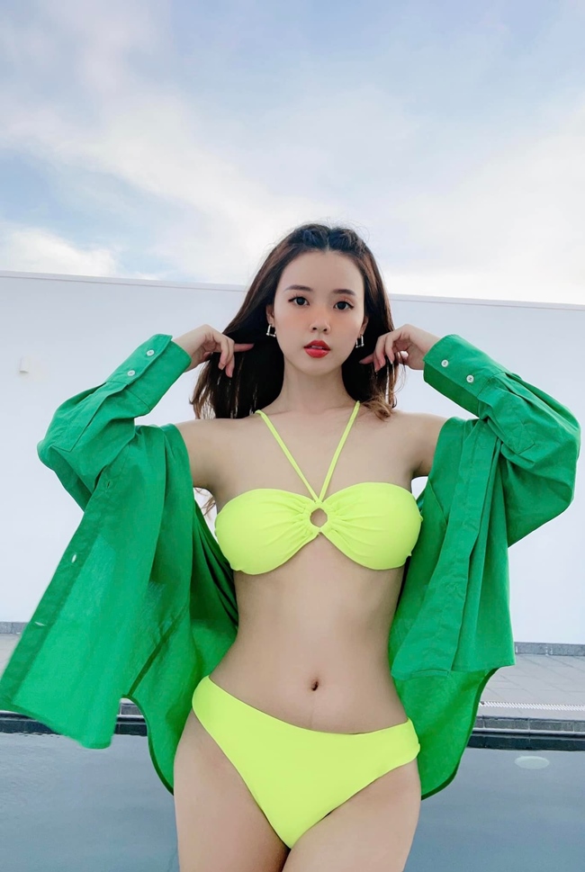 Cựu hot girl từng ngại mặc bikini vì không muốn người khác đánh giá không hay về mình nhưng hiện tại cô đã thay đổi quan điểm và cảm thấy suy nghĩ đó là &#34;ngớ ngẩn&#34;.
