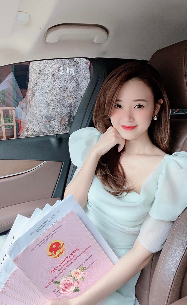 Một mỹ nhân khác nằm trong danh sách này là Midu (Đặng Thị Mỹ Dung). Từ lâu, cựu hot girl sinh năm 1989 đã được fan dành tặng danh xưng &#34;thần tiên tỷ tỷ&#34; Việt Nam vì nhan sắc trong sáng, đẹp tựa thiên thần.&nbsp;
