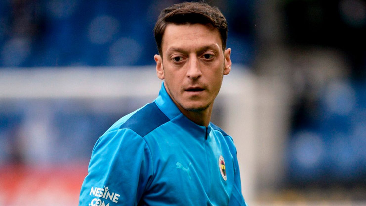Mesut Ozil bị CLB Fenerbahce treo giò vô thời hạn