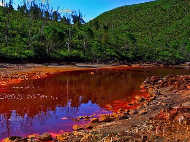 Du lịch - Dòng sông với màu nước khiến người ta kinh sợ, sự thật đằng sau khiến ai cũng bất ngờ