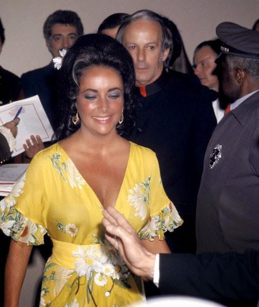 Elizabeth Taylor tại Lễ trao giải Oscar lần thứ 46.