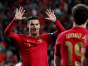 Bóng đá - Ronaldo cán mốc &quot;khủng&quot; ngày Bồ Đào Nha thắng lớn, bị xà ngang từ chối bàn thắng