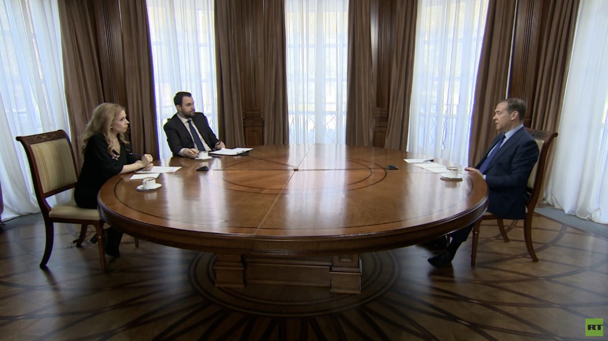 Ông Dmitry Medvedev trong cuộc phỏng vấn hôm 25.3 (ảnh: RT)