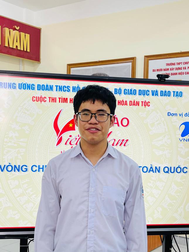 Vũ Bùi Đình Tùng tại cuộc thi tìm hiểu lịch sử, văn hóa dân tộc "Tự hào Việt Nam" lần thứ IV